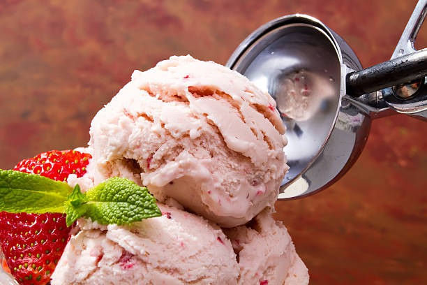 No-Churn Strawberry Ice Cream